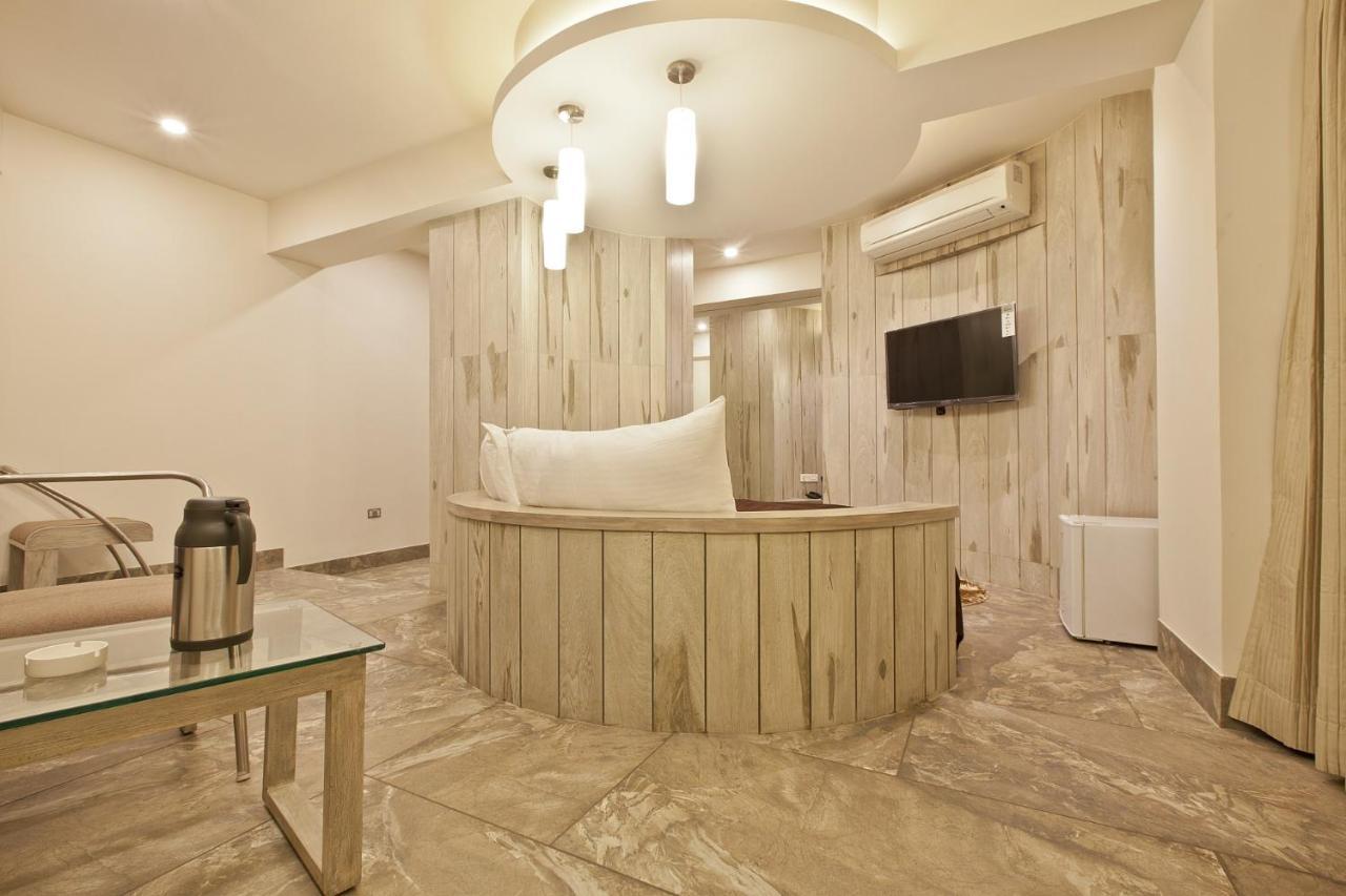 Scenaria Hotel أحمد أباد المظهر الخارجي الصورة