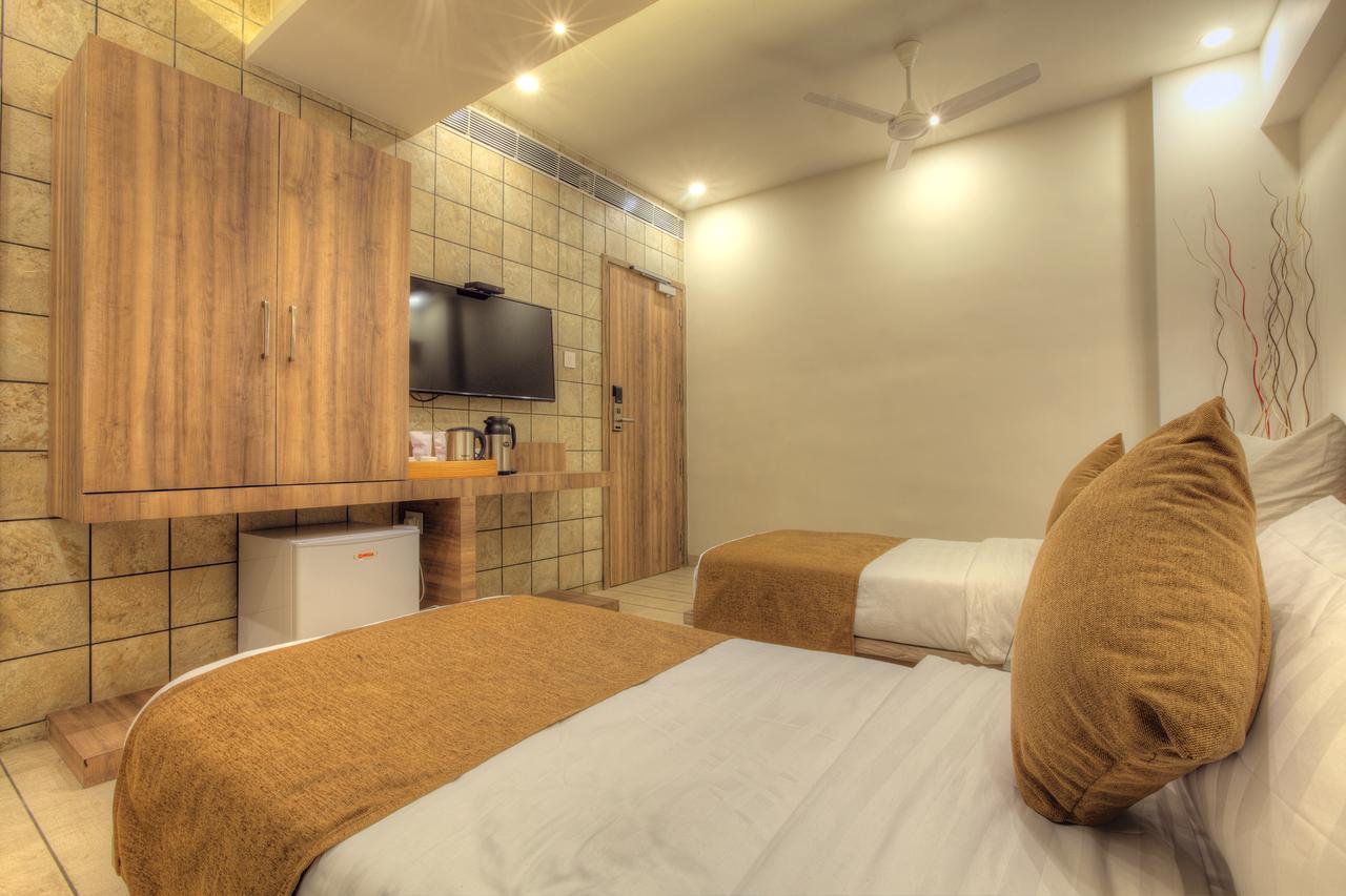 Scenaria Hotel أحمد أباد المظهر الخارجي الصورة