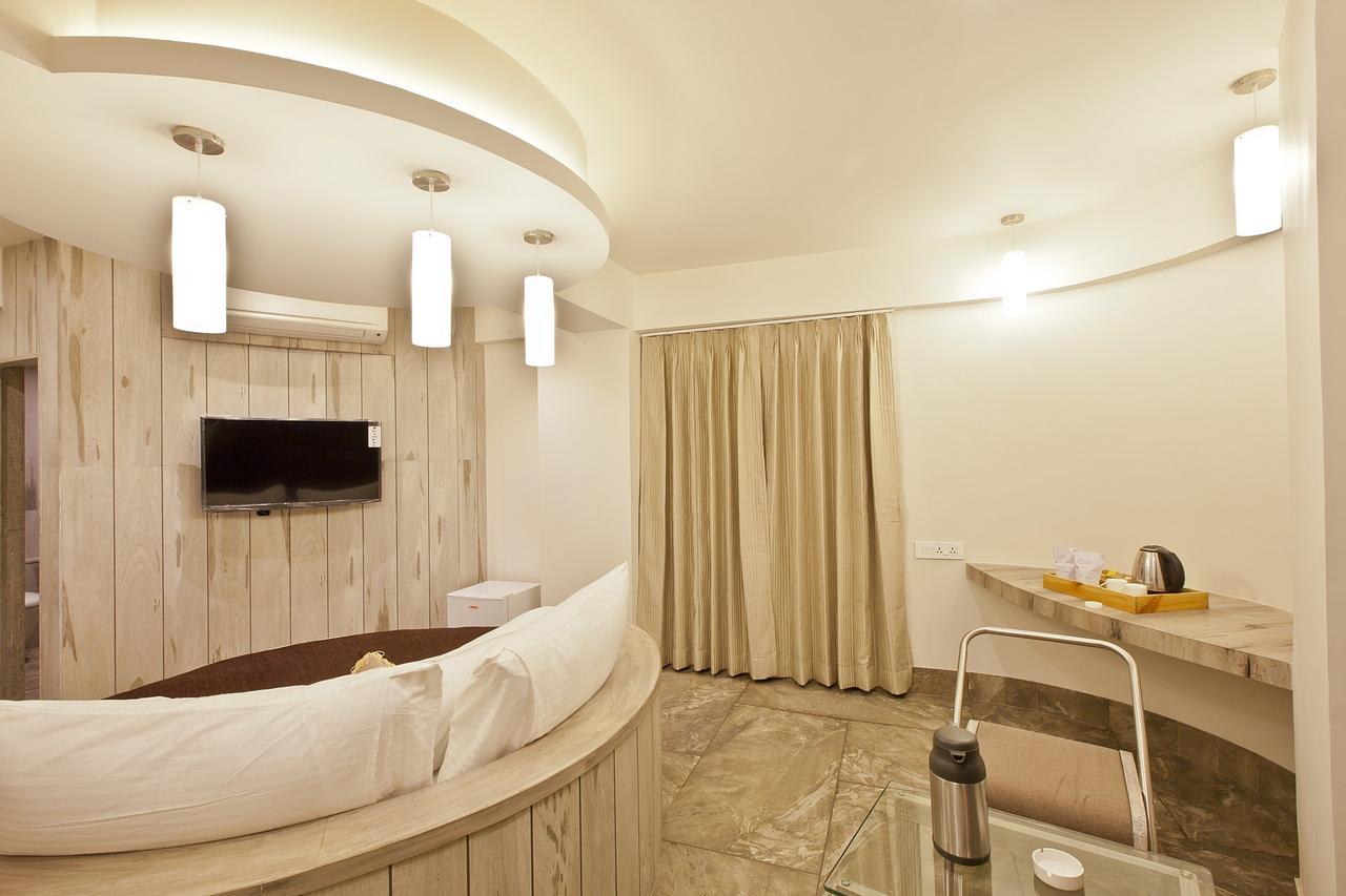 Scenaria Hotel أحمد أباد المظهر الخارجي الصورة