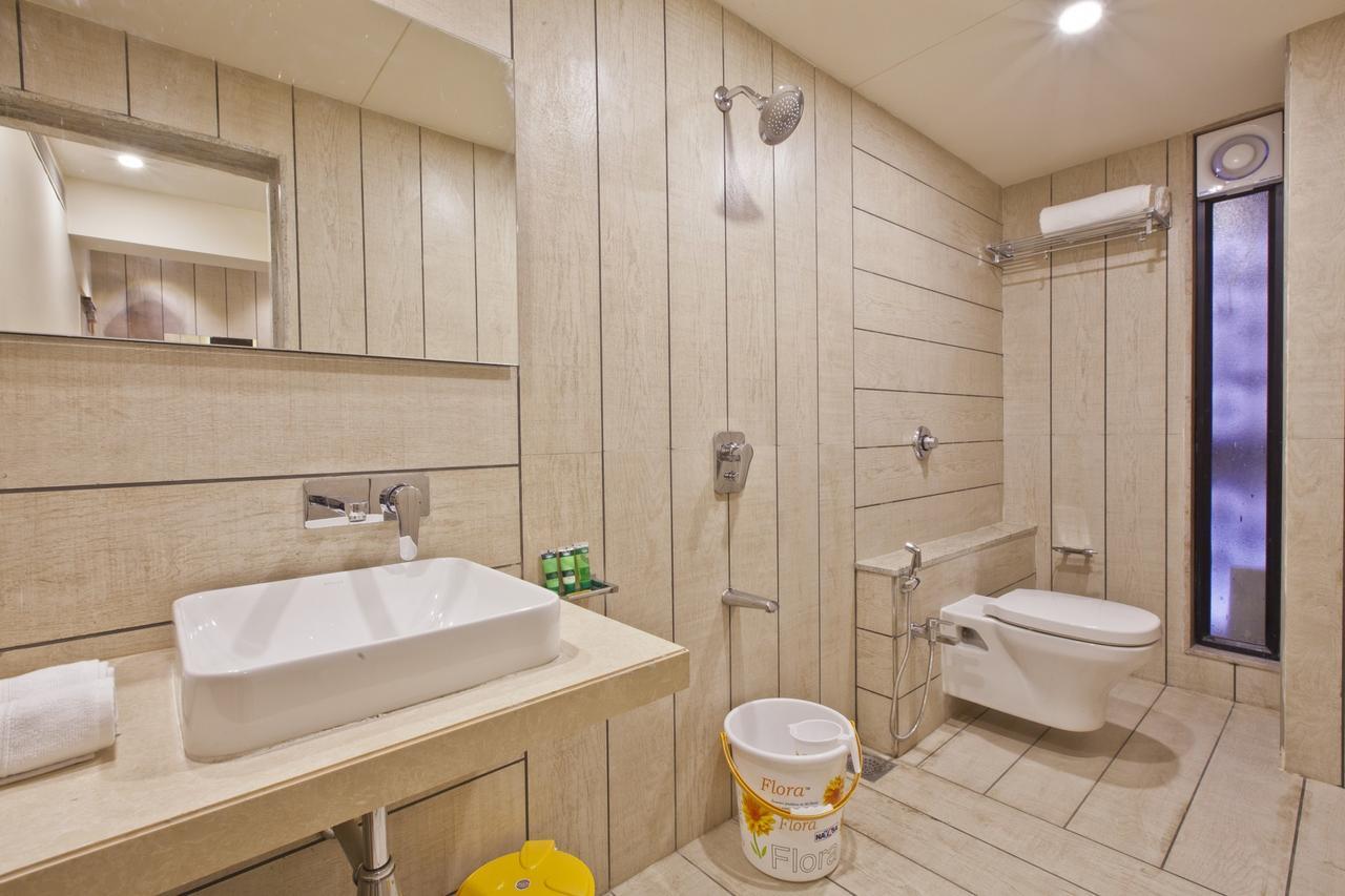 Scenaria Hotel أحمد أباد المظهر الخارجي الصورة