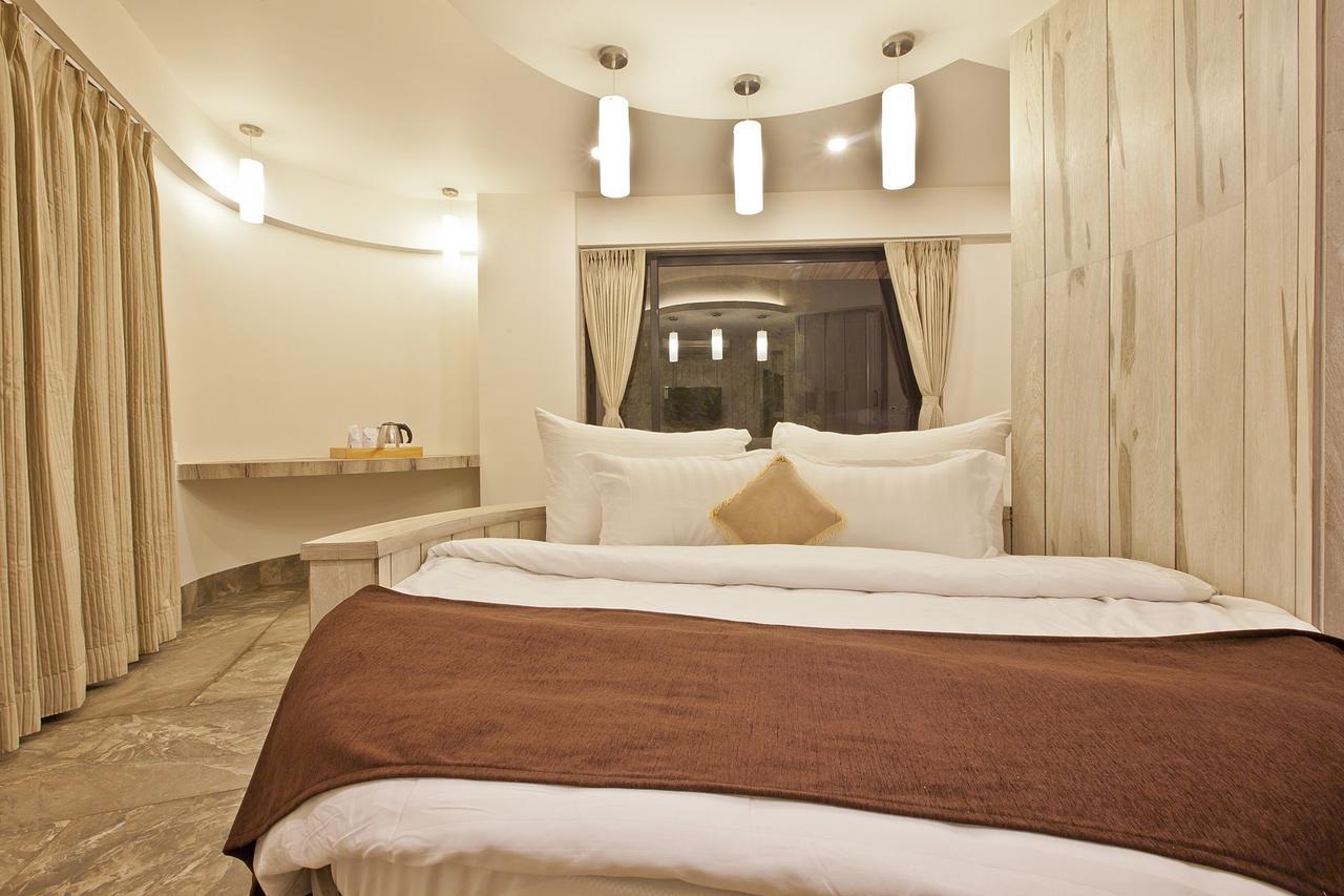 Scenaria Hotel أحمد أباد المظهر الخارجي الصورة