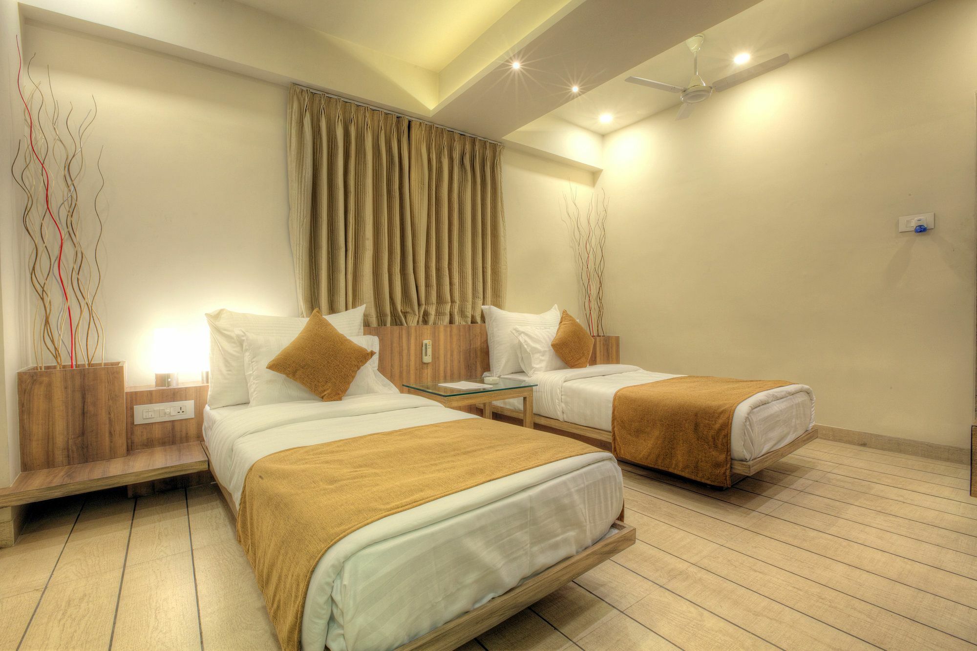 Scenaria Hotel أحمد أباد المظهر الخارجي الصورة